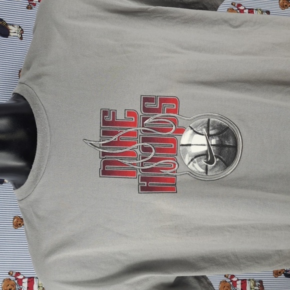 Y2K Nike Hoops basketball raised flames spellout graphic grey & red XL t-shirt - Picture 1 of 7